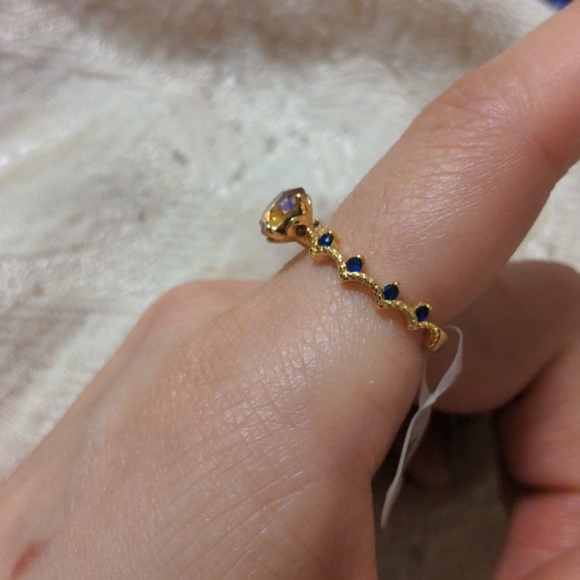 Gemstone ring - Picture 2 of 3